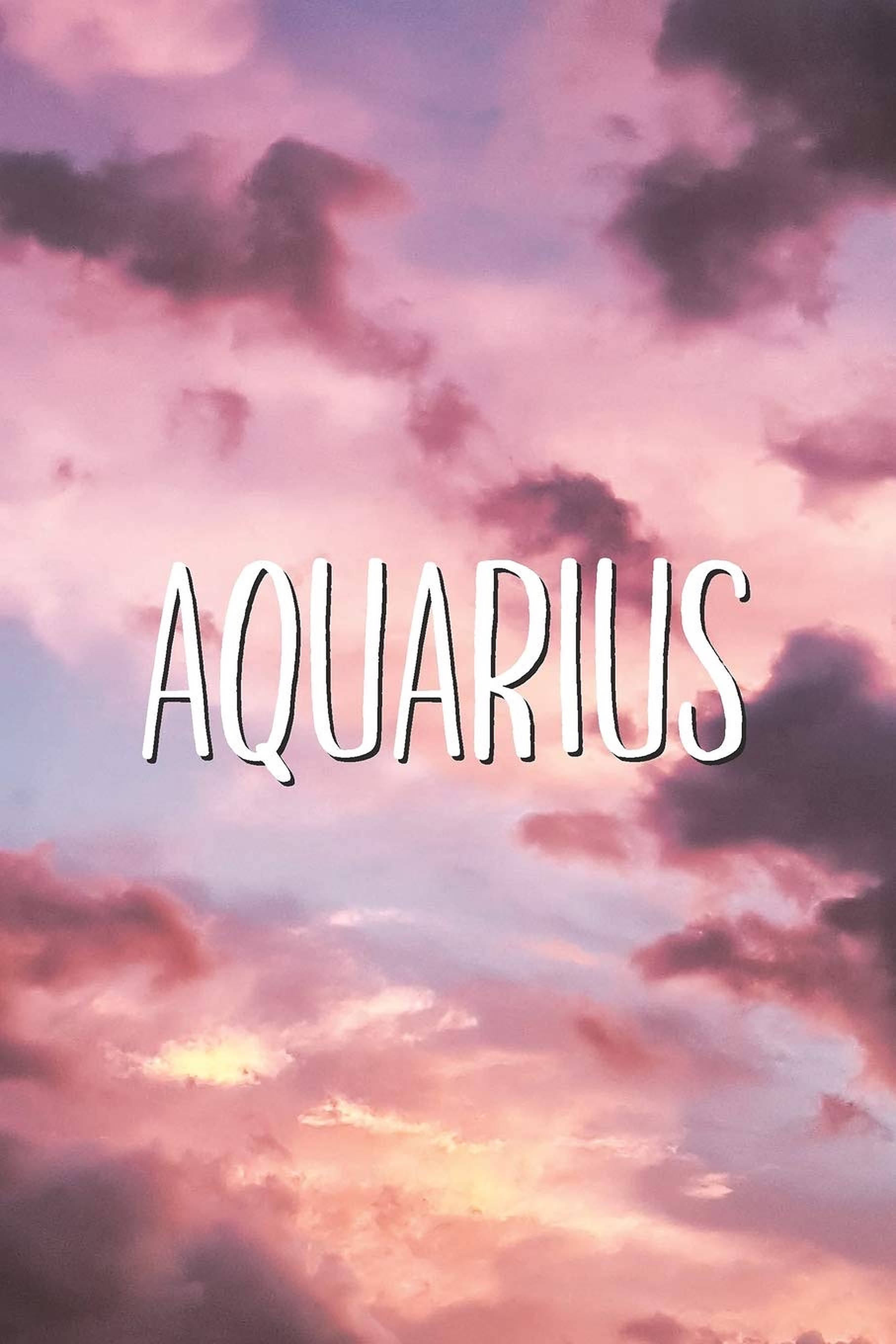 aquarius 桌布 壁紙 — 「水瓶座」一詞在夢幻的暮色天空中漂浮於柔和的粉紫色雲朵之間。