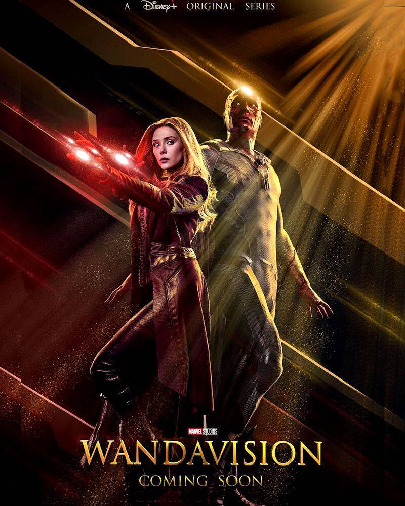 Wandavision 桌布 壁紙 — 汪達·馬克希莫夫在幻視旁邊以戲劇性的姿勢引導神秘能量，背景是燦爛的金色光芒。