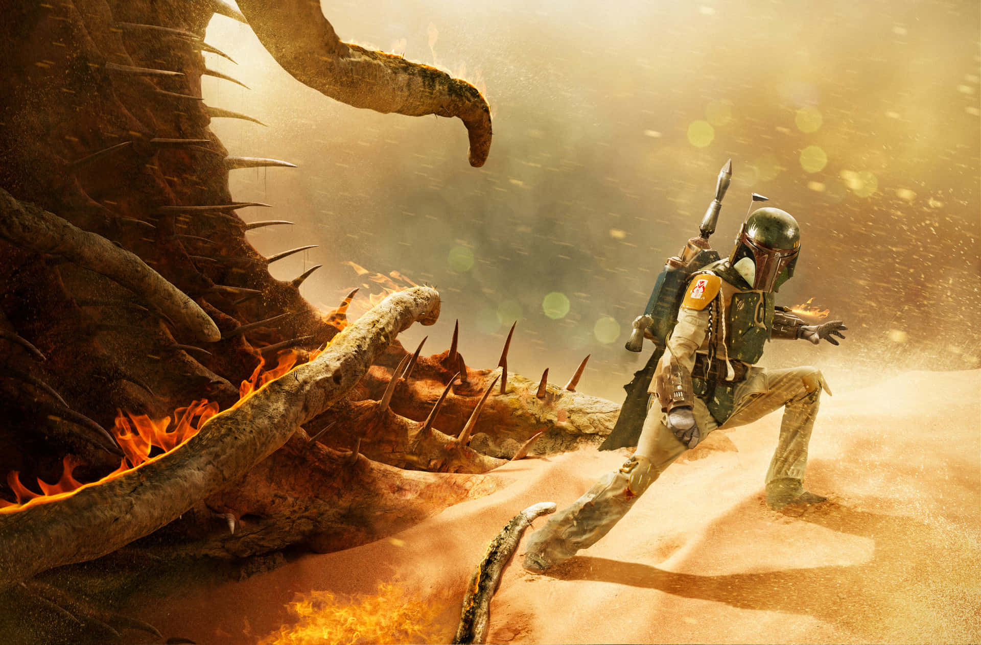 The Sarlacc Pit 桌布 壁紙 — 波巴·費特在金色夕陽下的塵土飛揚沙漠戰場上，避開一隻巨大多刺生物的火焰尾巴。