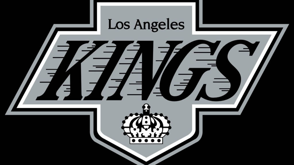 Los Angeles Kings 桌布 壁紙 — 洛杉磯國王隊標誌，黑色和銀色，帶有皇冠徽章，黑色背景。