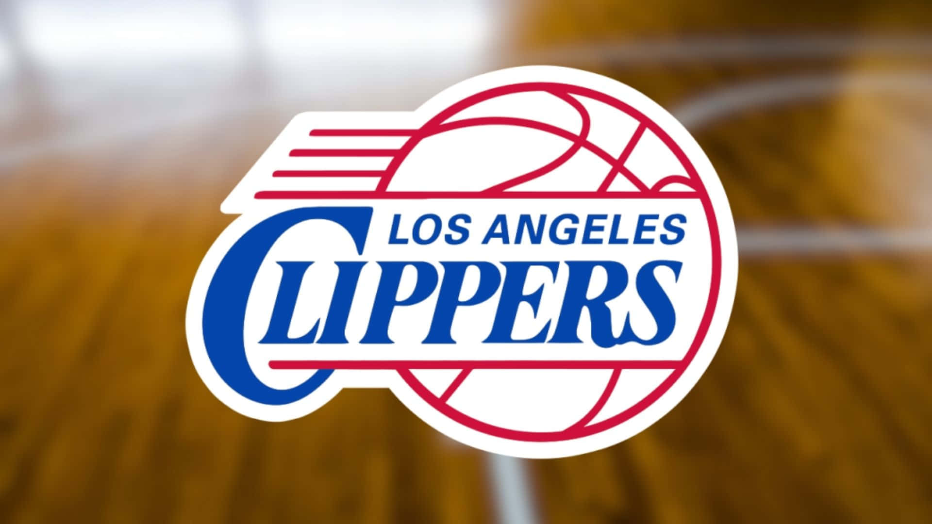 Clippers 桌布 壁紙 — 洛杉磯快艇隊標誌突出顯示在模糊的籃球場背景上。