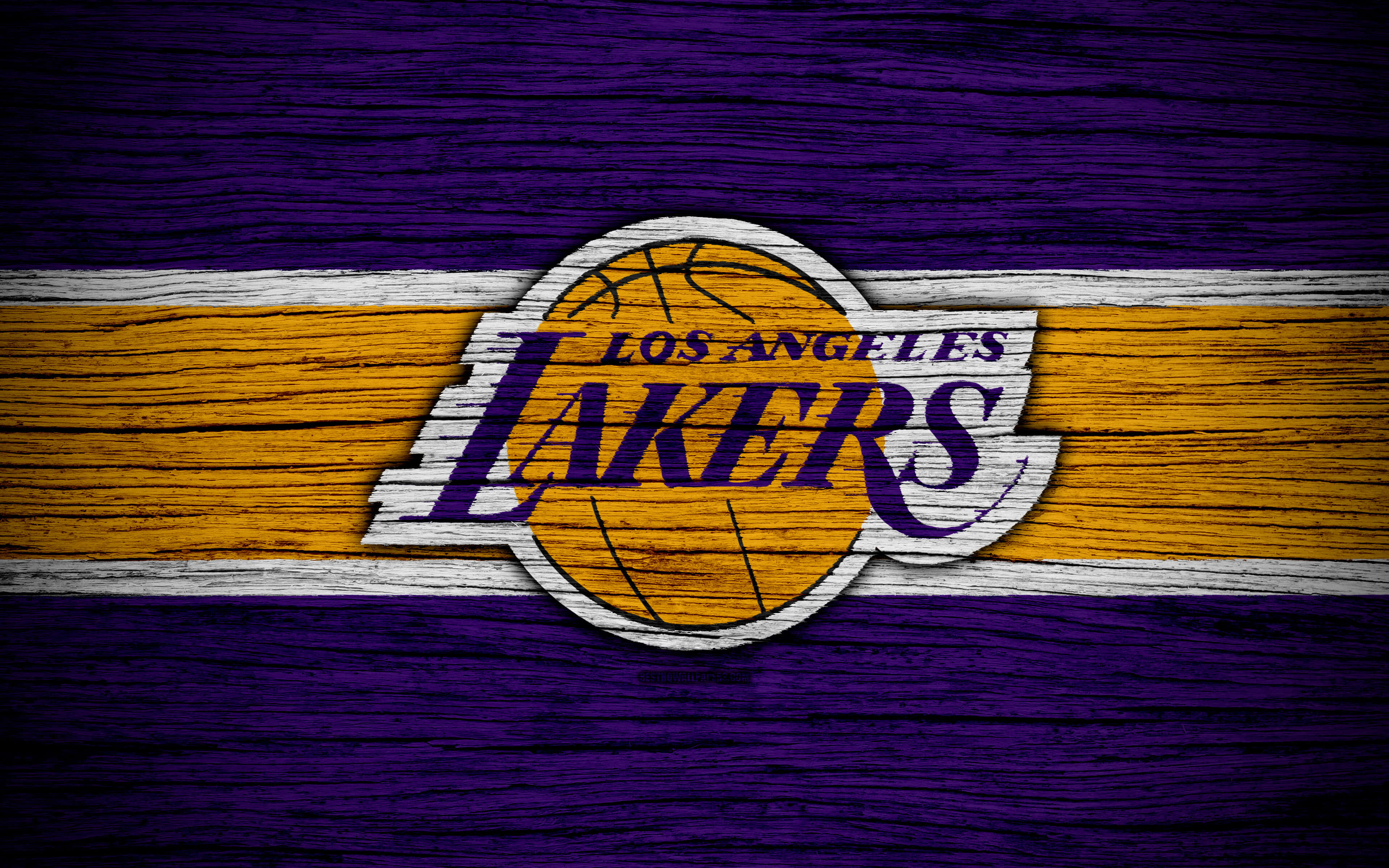 NBA 桌布 壁紙 — 洛杉磯湖人隊標誌塗在風化的木板上，帶有紫色和金色條紋。