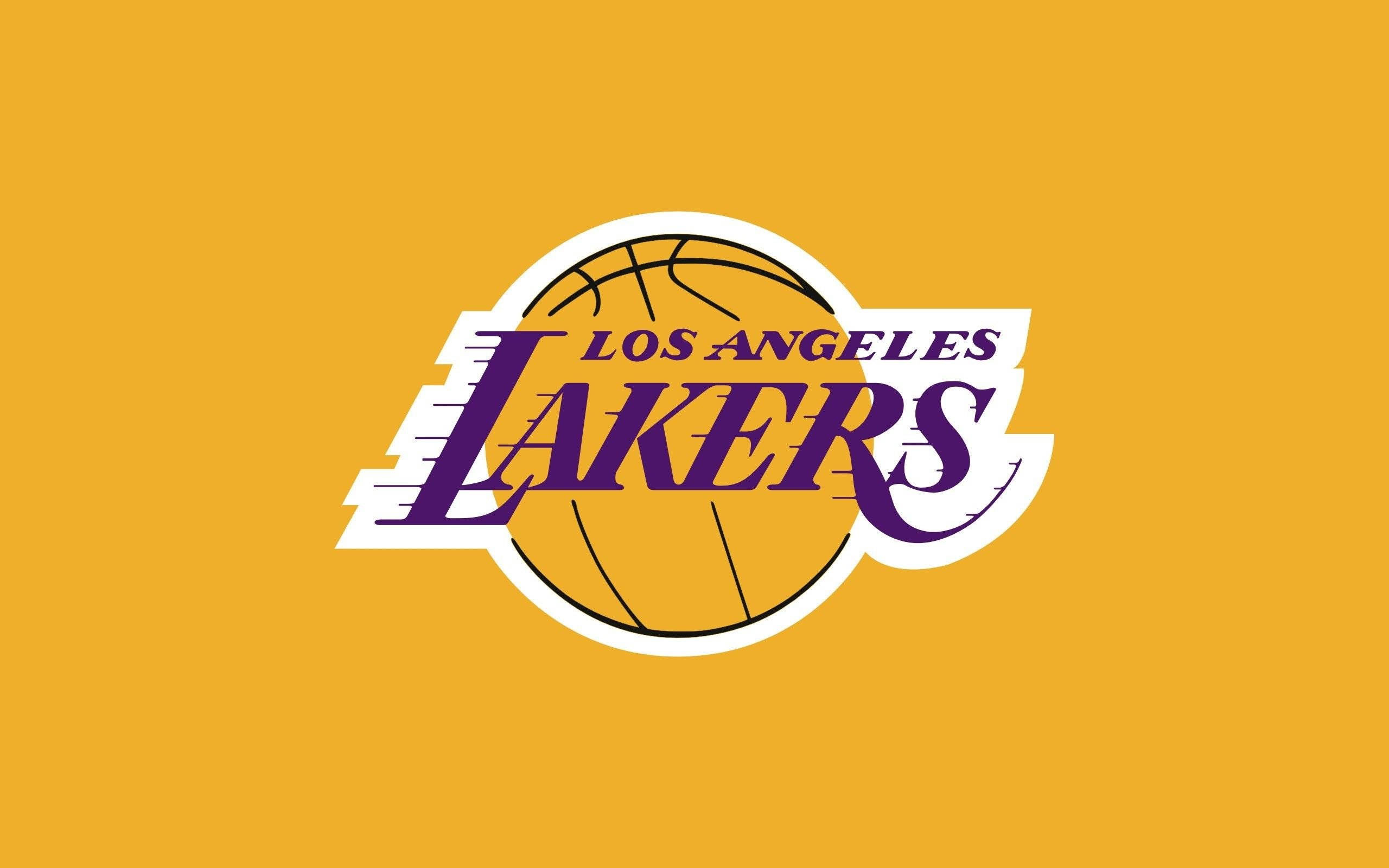 NBA 桌布 壁紙 — 洛杉磯湖人隊標誌居中於純金色背景上，帶有紫色文字和籃球設計。