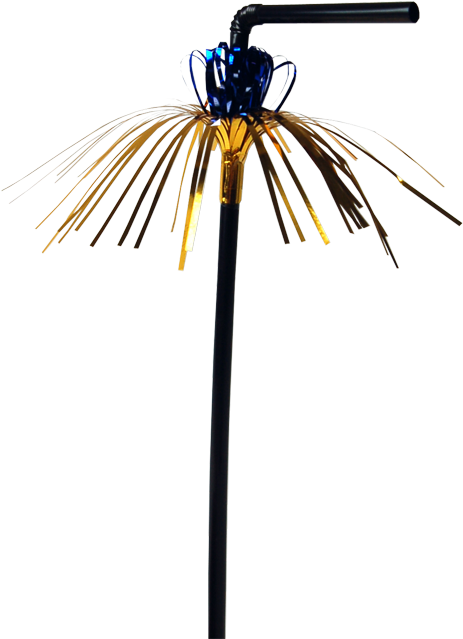 straw 桌布 壁紙 — 派對用的節日吸管，頂部有藍色寶石和金色金屬流蘇，背景是黑色。