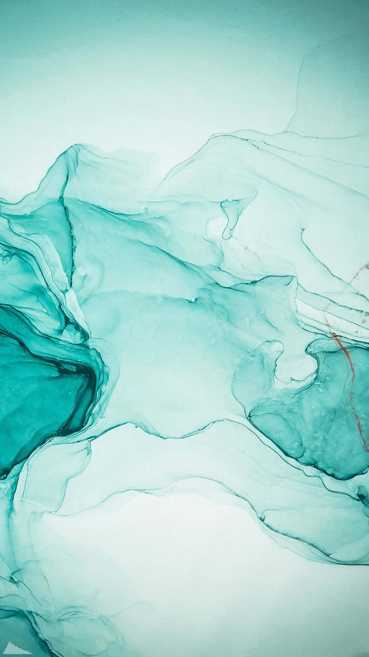Teal Marble 桌布 壁紙 — 流動的藍綠色和白色墨水漩渦，以柔和的漸變和有機的流動線條，營造出寧靜的抽象構圖。
