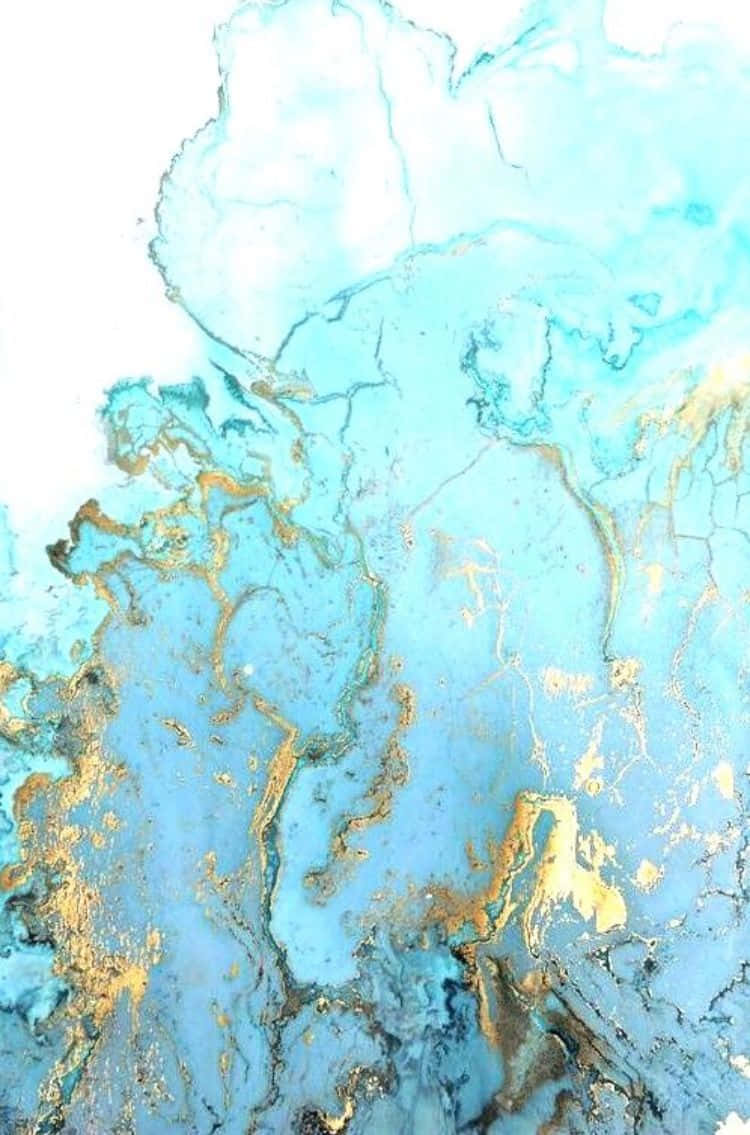 Blue Marble 桌布 壁紙 — 流動的藍綠色和金色油漆漩渦創造出奢華的抽象構圖，帶有有機流動圖案。