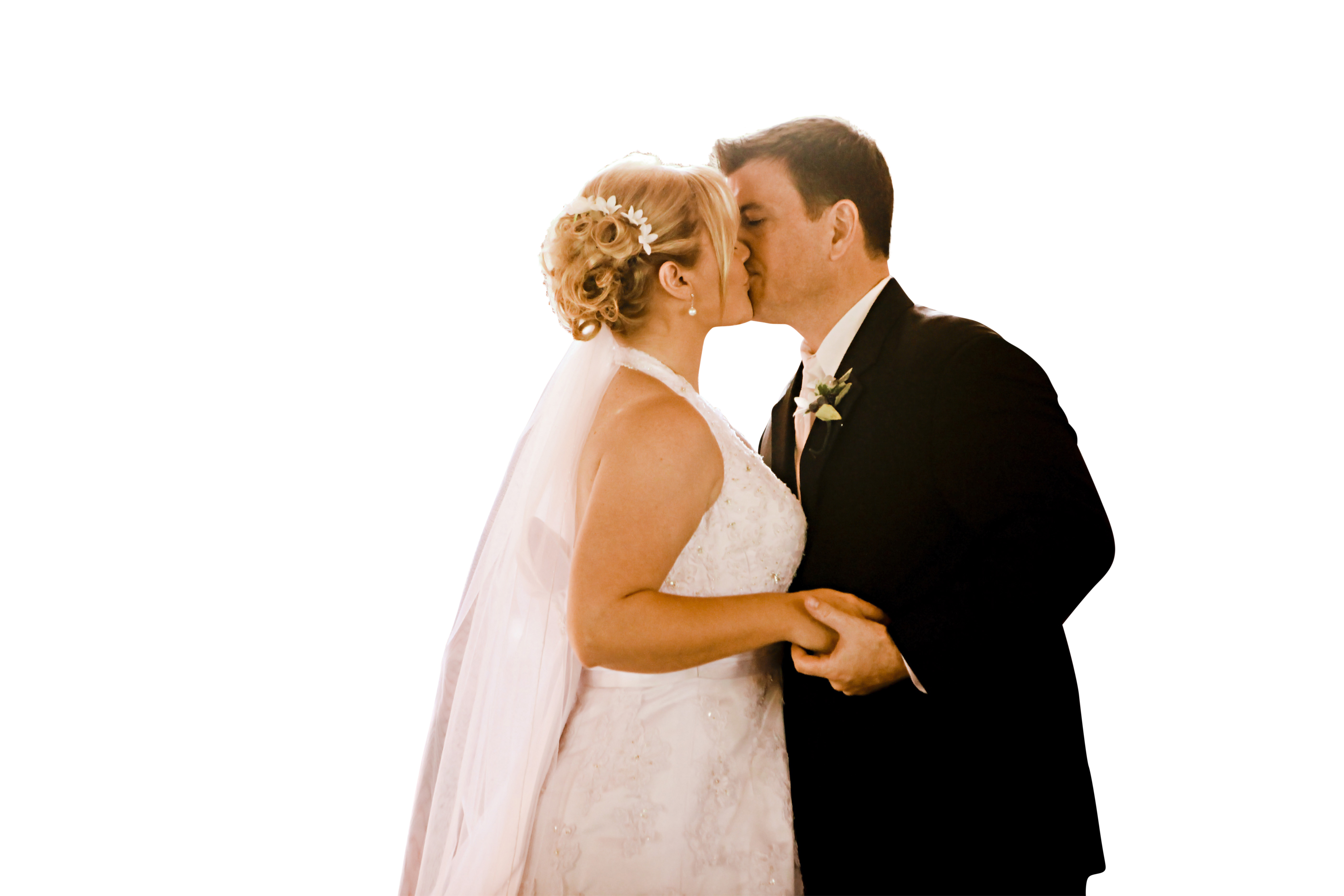 浪漫婚禮之吻 黑色背景 壁紙