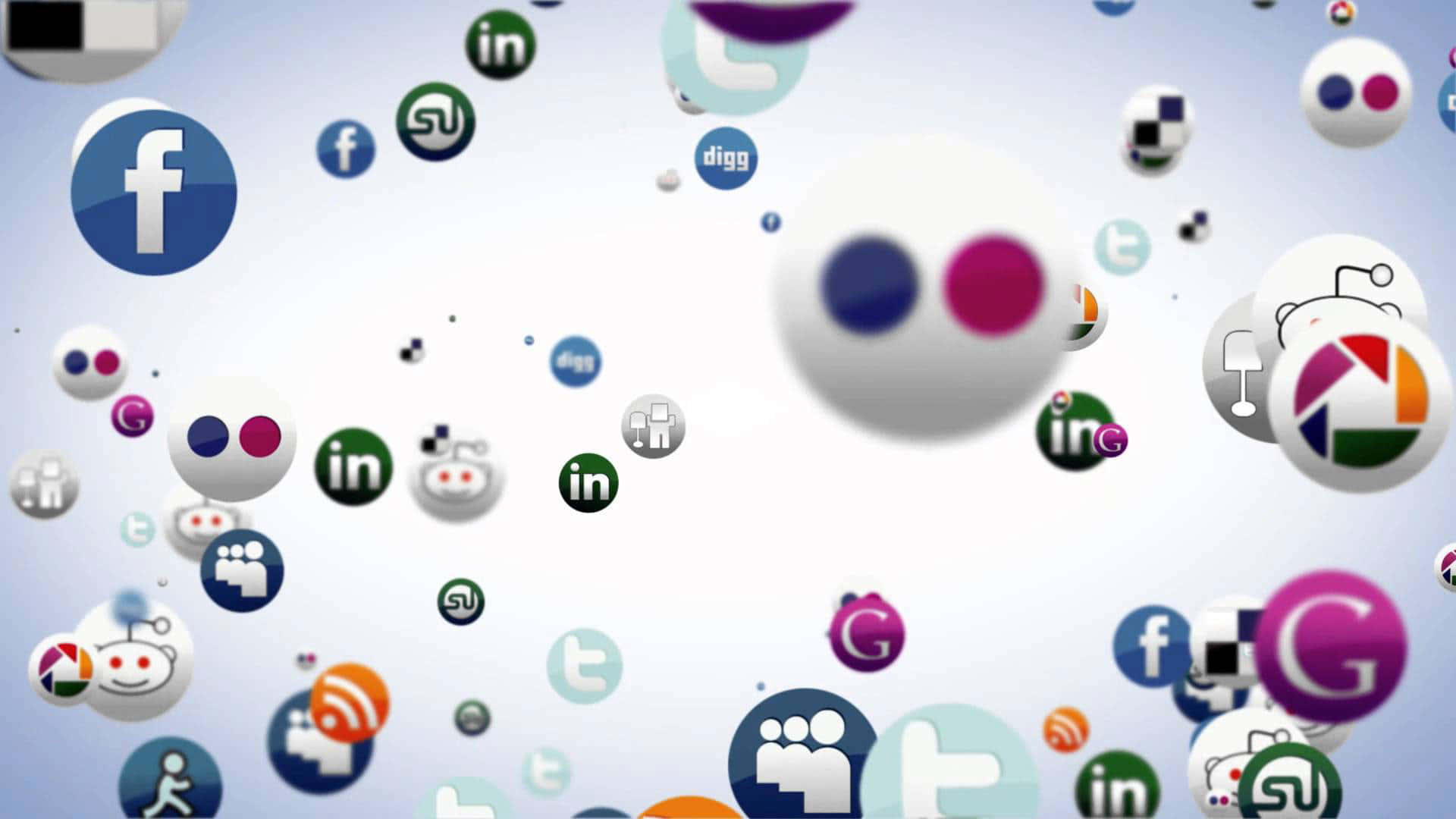 Social Media Icons 桌布 壁紙 — 浮動的社交媒體圖示在數位抽象構圖中飄過柔和的漸變天空。