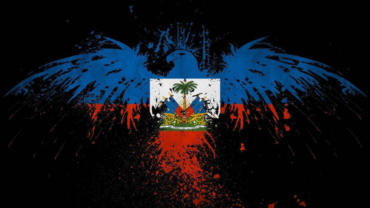 Haiti 桌布 壁紙 — 海地國旗居中於一個風格化的藍紅鷹剪影內，背景為黑色並帶有飛濺效果。