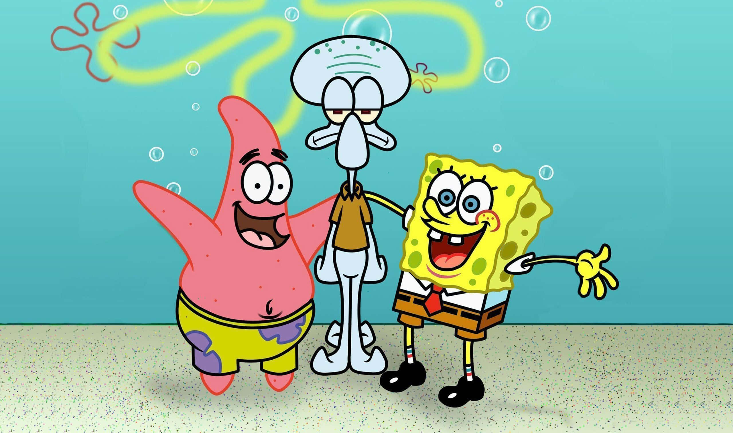 Spongebob Face 桌布 壁紙 — 海綿寶寶、派大星和章魚哥一起站在水下，在一個充滿泡泡和珊瑚的歡樂卡通場景中。