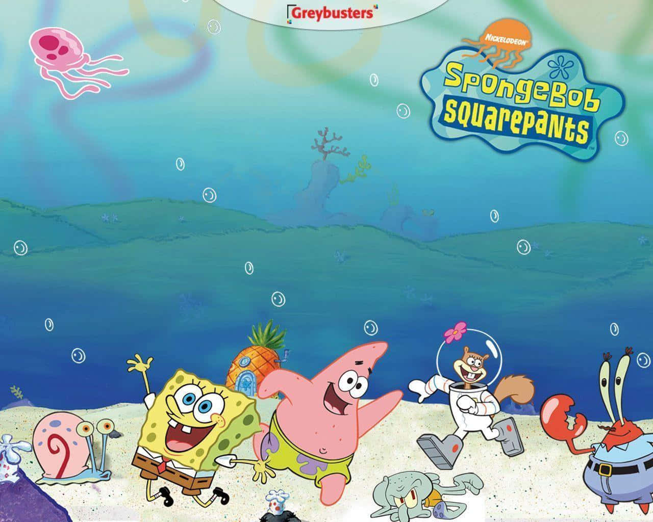Spongebob Zoom 桌布 壁紙 — 海綿寶寶和朋友們在沙質海底上快樂地聚集，有珊瑚和粉紅色水母漂浮在上方。