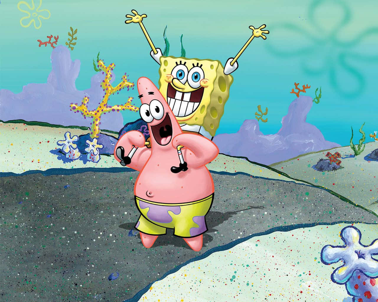 Spongebob And Patrick 桌布 壁紙 — 海綿寶寶和派大星在珊瑚和海洋生物中舉起手臂，在水下歡樂慶祝。