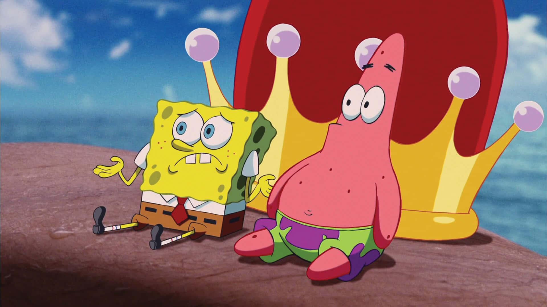 spongebob squarepants 桌布 壁紙 — 海綿寶寶和派大星沮喪地坐在一塊岩石上，旁邊有一個巨大的皇冠，背景是明亮的藍天。