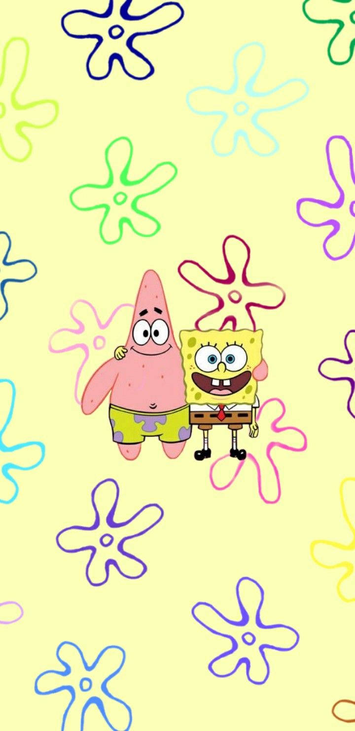Funny Spongebob 桌布 壁紙 — 海綿寶寶和派大星站在充滿彩色輪廓海星的黃色背景前微笑。