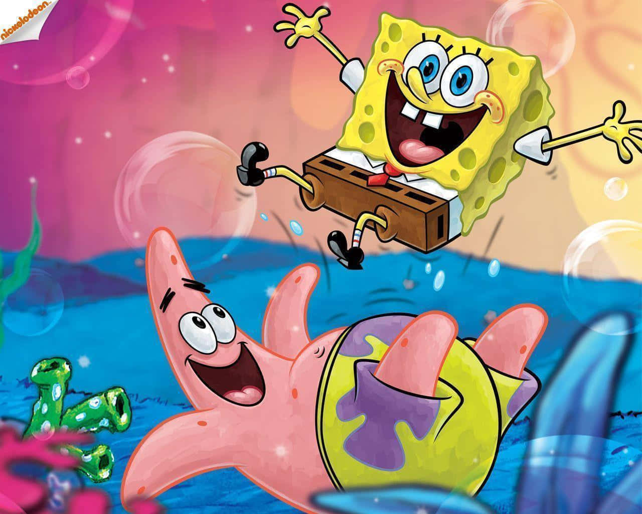 spongebob squarepants 桌布 壁紙 — 海綿寶寶在充滿氣泡和珊瑚的 vibrant 海底場景中，快樂地在笑著的海星派大星上方吹口琴。