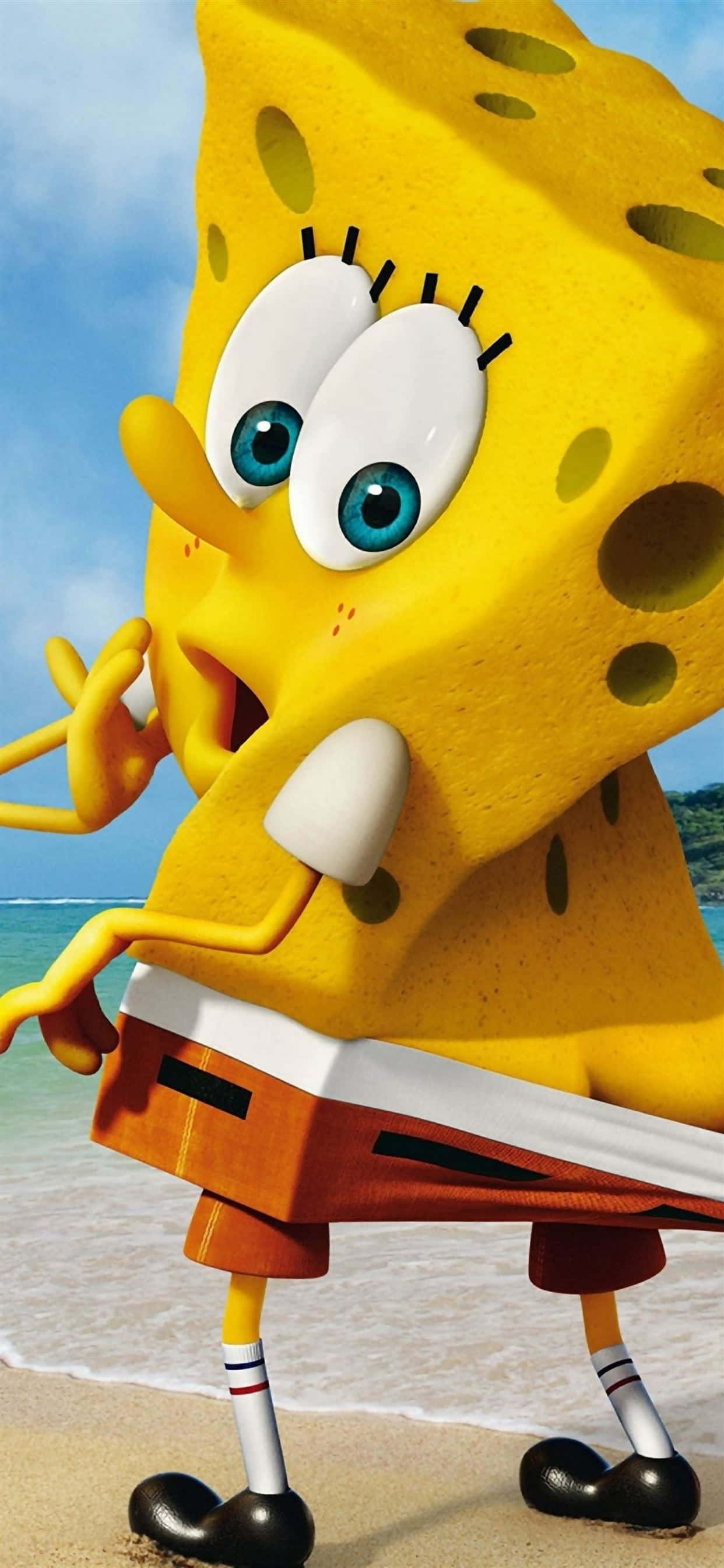 Ugly Spongebob 桌布 壁紙 — 海綿寶寶站在陽光明媚的海灘上，睜大眼睛，表情驚訝。