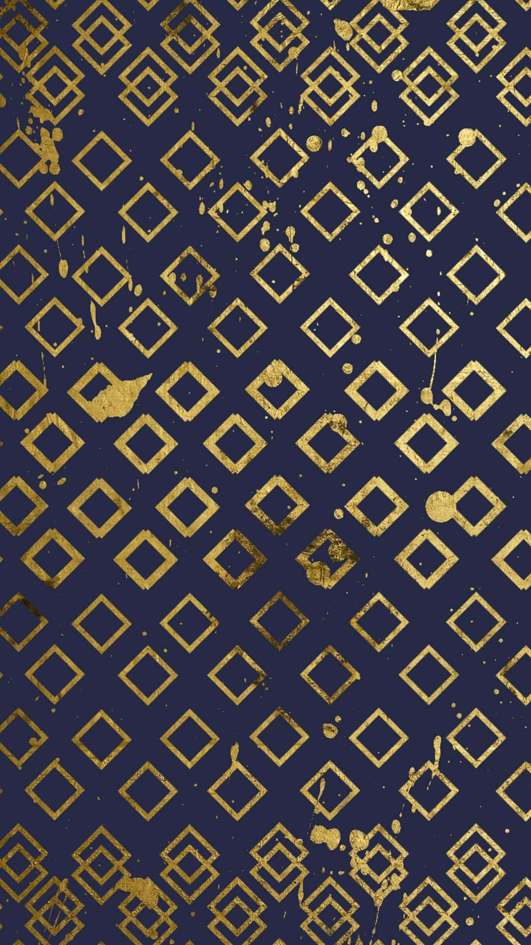 Blue And Gold 桌布 壁紙 — 海軍藍色壁紙，帶有重複的金色菱形圖案，並以紋理潑濺作點綴。