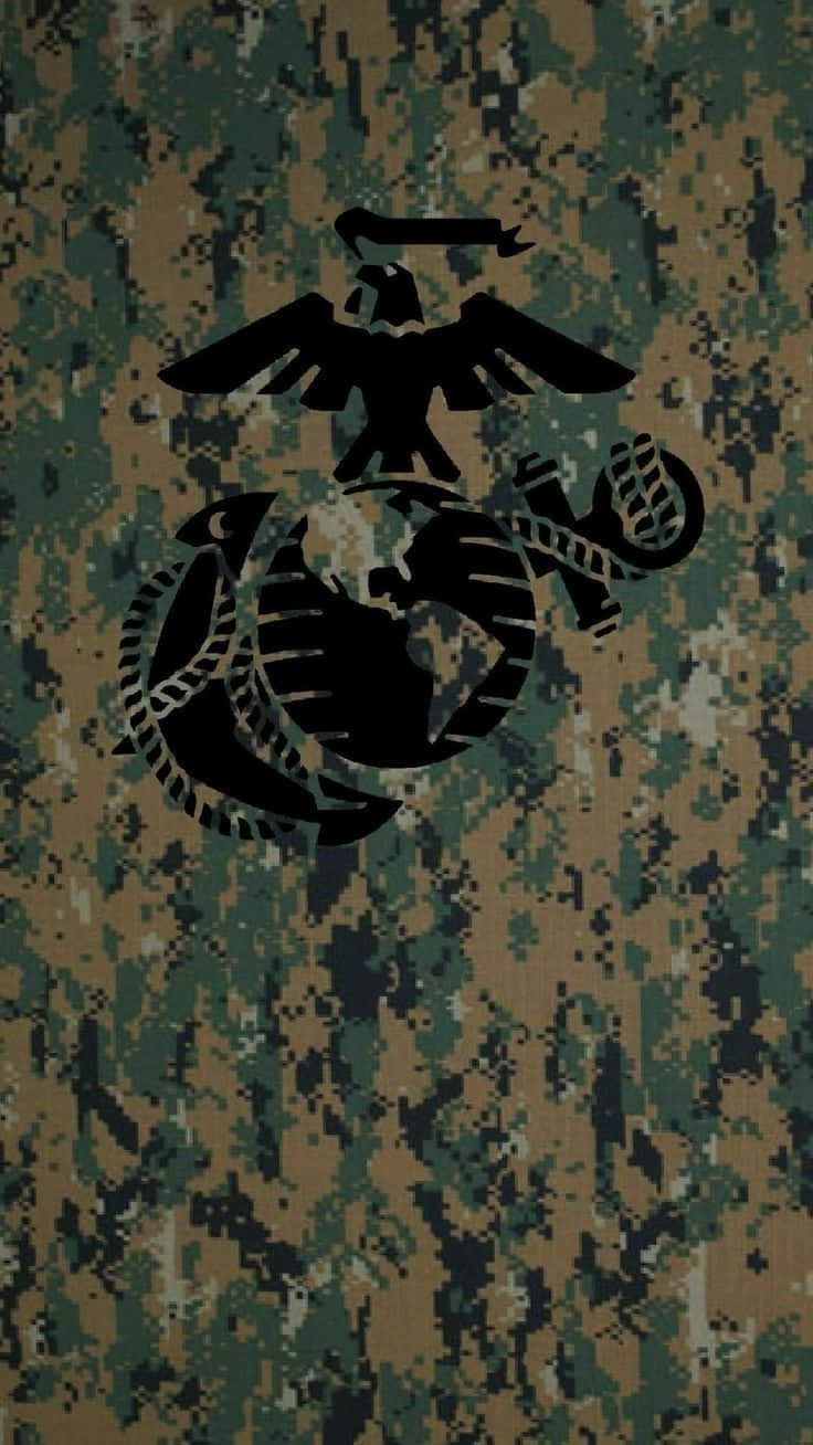 桌布 壁紙 — 海軍陸戰隊徽章的黑色剪影在像素化林地迷彩背景上突出顯示。