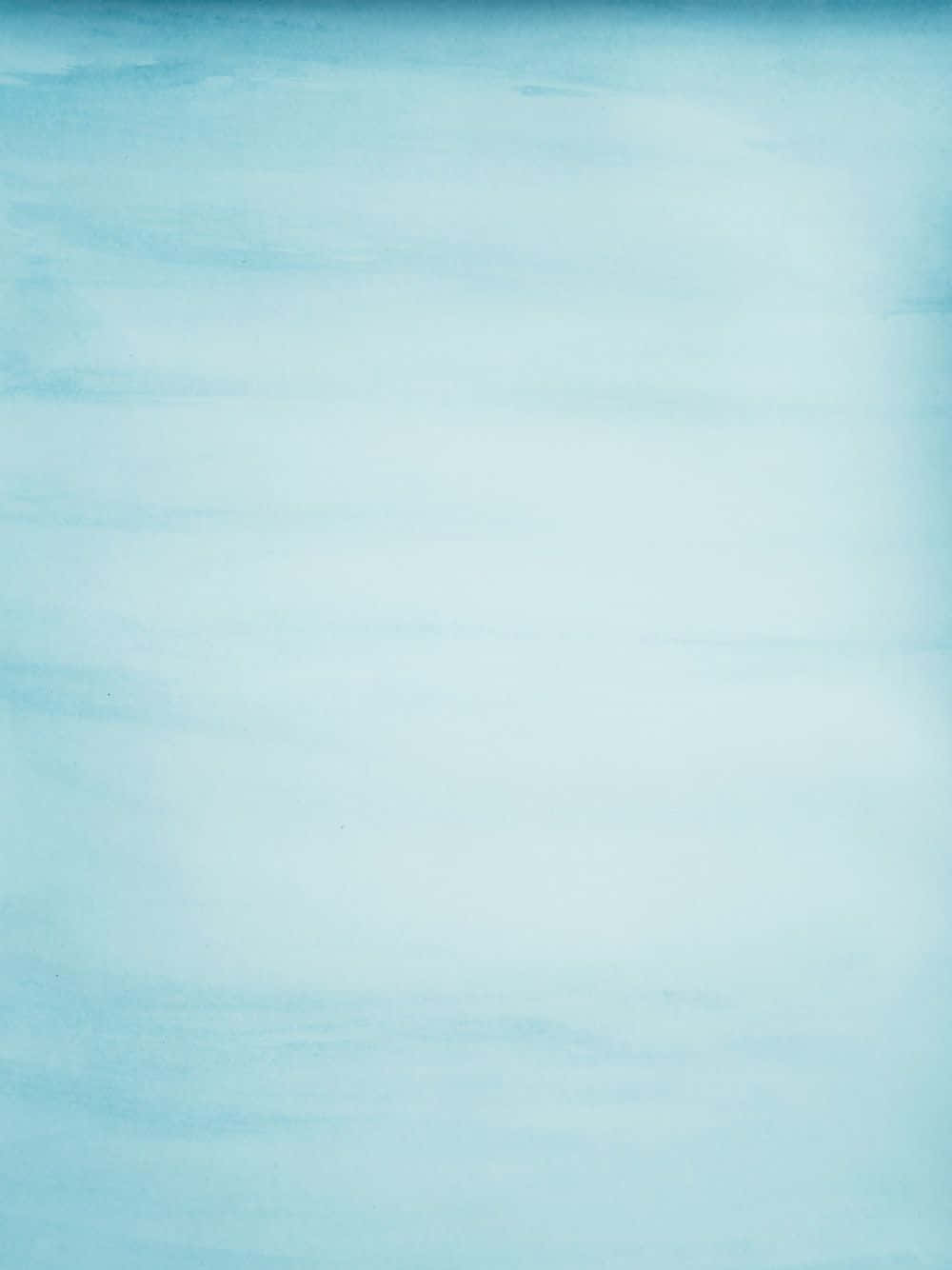 Canvas 桌布 壁紙 — 淡藍色和白色的柔和水彩漸變營造出平靜的抽象背景。