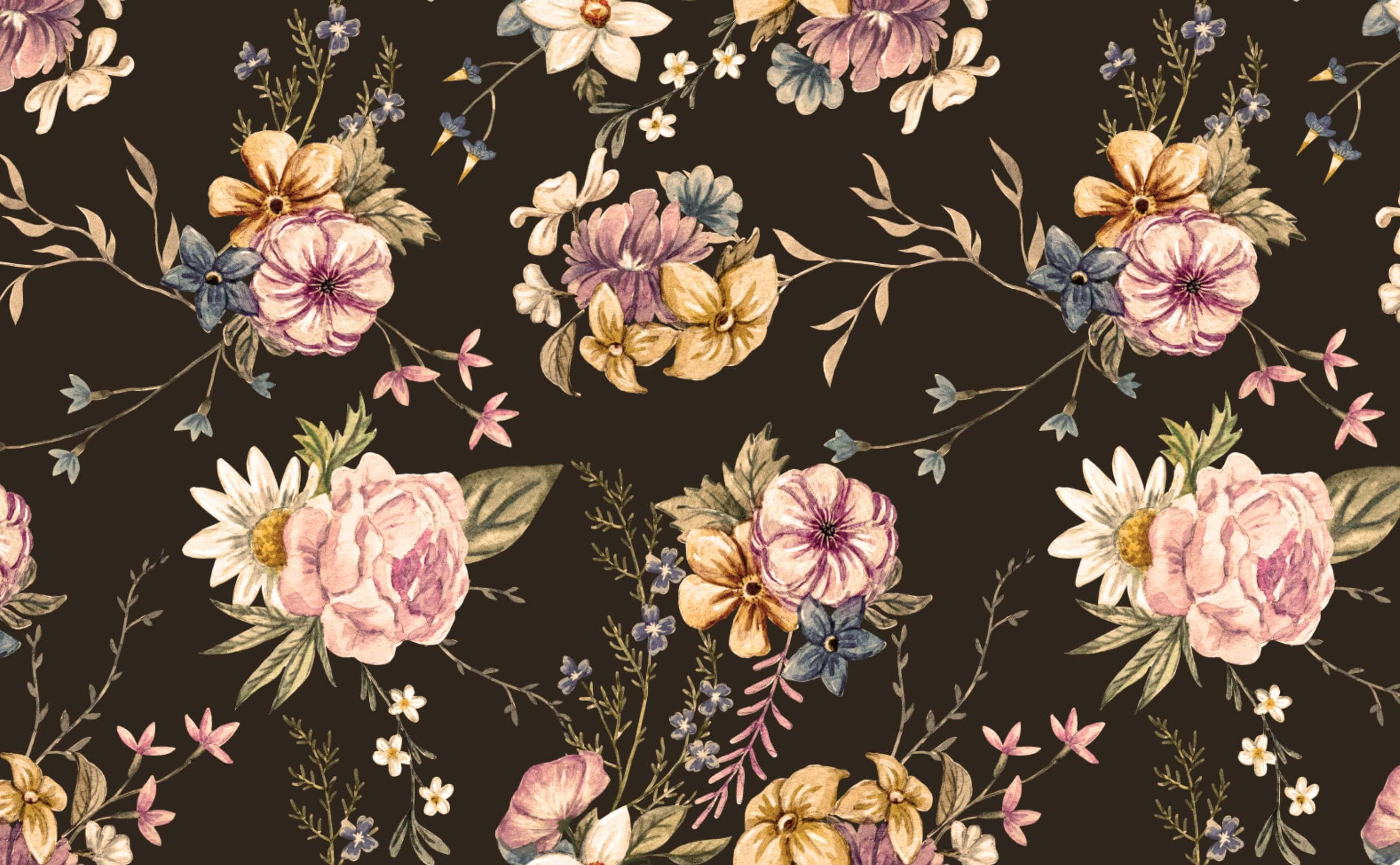 Floral Print 桌布 壁紙 — 深棕色背景上優雅的花卉圖案，帶有粉紅、蜜桃、黃色和藍色花朵。