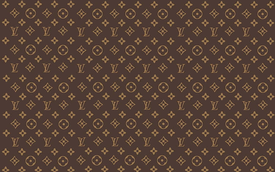 Louis Vuitton Pattern 桌布 壁紙 — 深棕色背景上重複的金色字母組合標誌和花卉圖案。