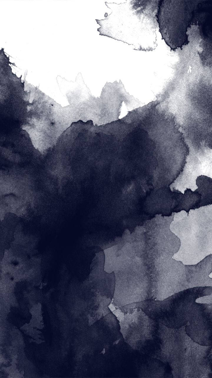 Black And White iPhone 桌布 壁紙 — 深海軍藍和白色的抽象水彩洗滌營造出情緒化的紋理背景。