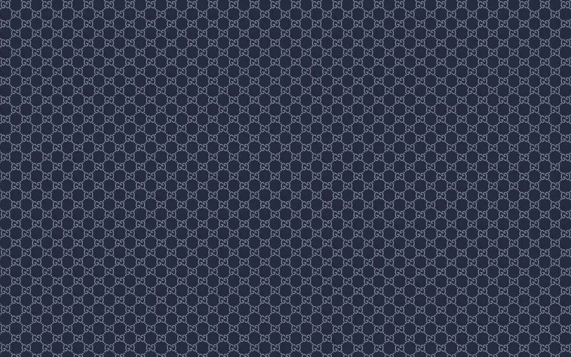 Gucci 桌布 壁紙 — 深海軍藍色壁紙，帶有重複的淺灰色交錯蝴蝶結圖案，採用無縫幾何設計。