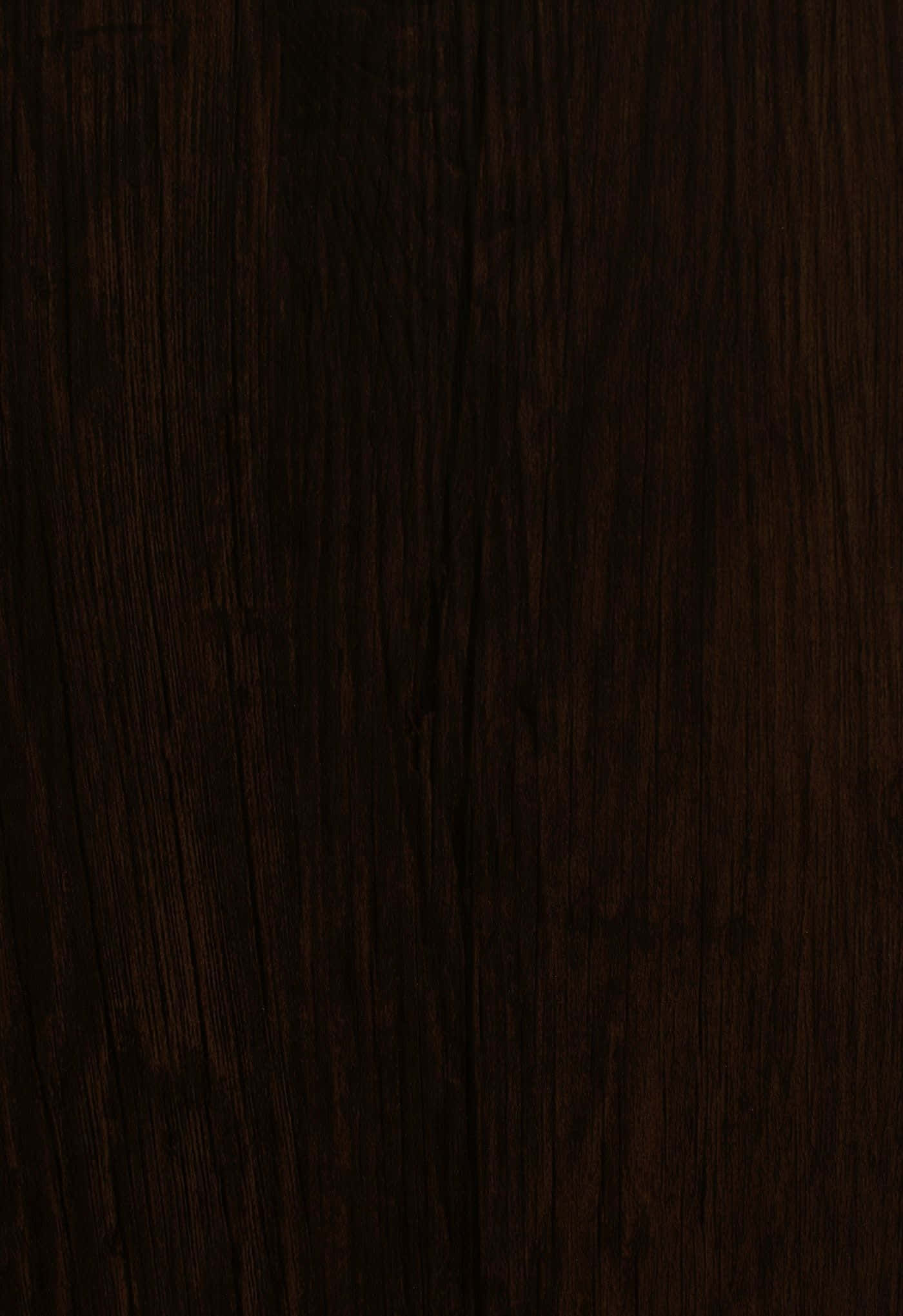 木紋 桌布 壁紙 — 深濃深棕色木紋特寫，帶有微妙的垂直紋理和深邃陰影。