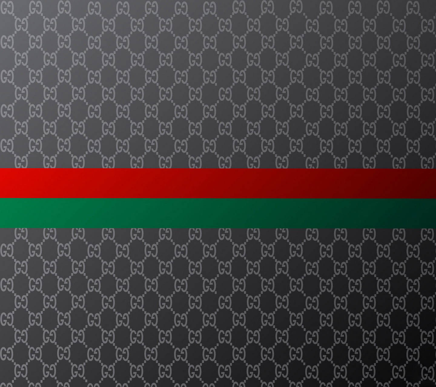 Gucci Pattern 桌布 壁紙 — 深灰色壁紙，帶有重複的GG字母組合圖案和醒目的紅綠水平條紋。