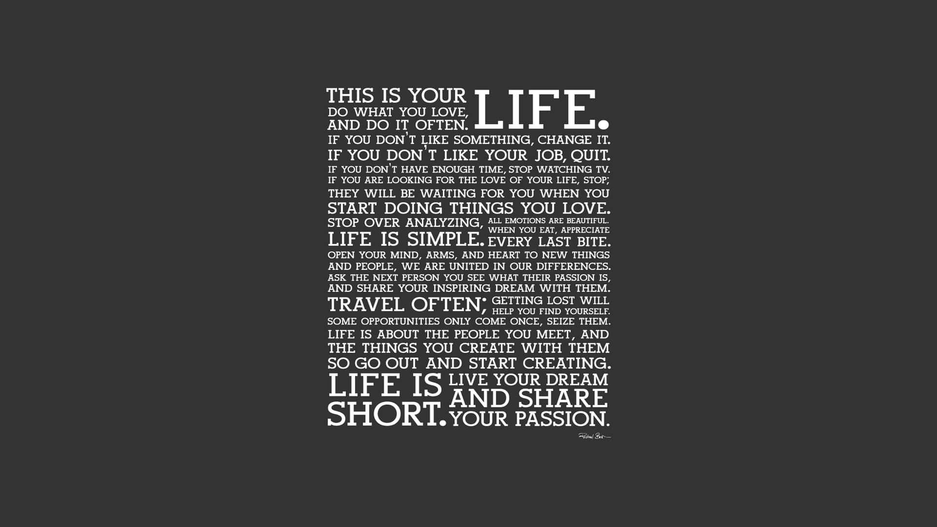 Minimalist Quote 桌布 壁紙 — 深灰色背景上的白色勵志文字，敦促人們熱情地生活，抓住生命中稍縱即逝的時刻。