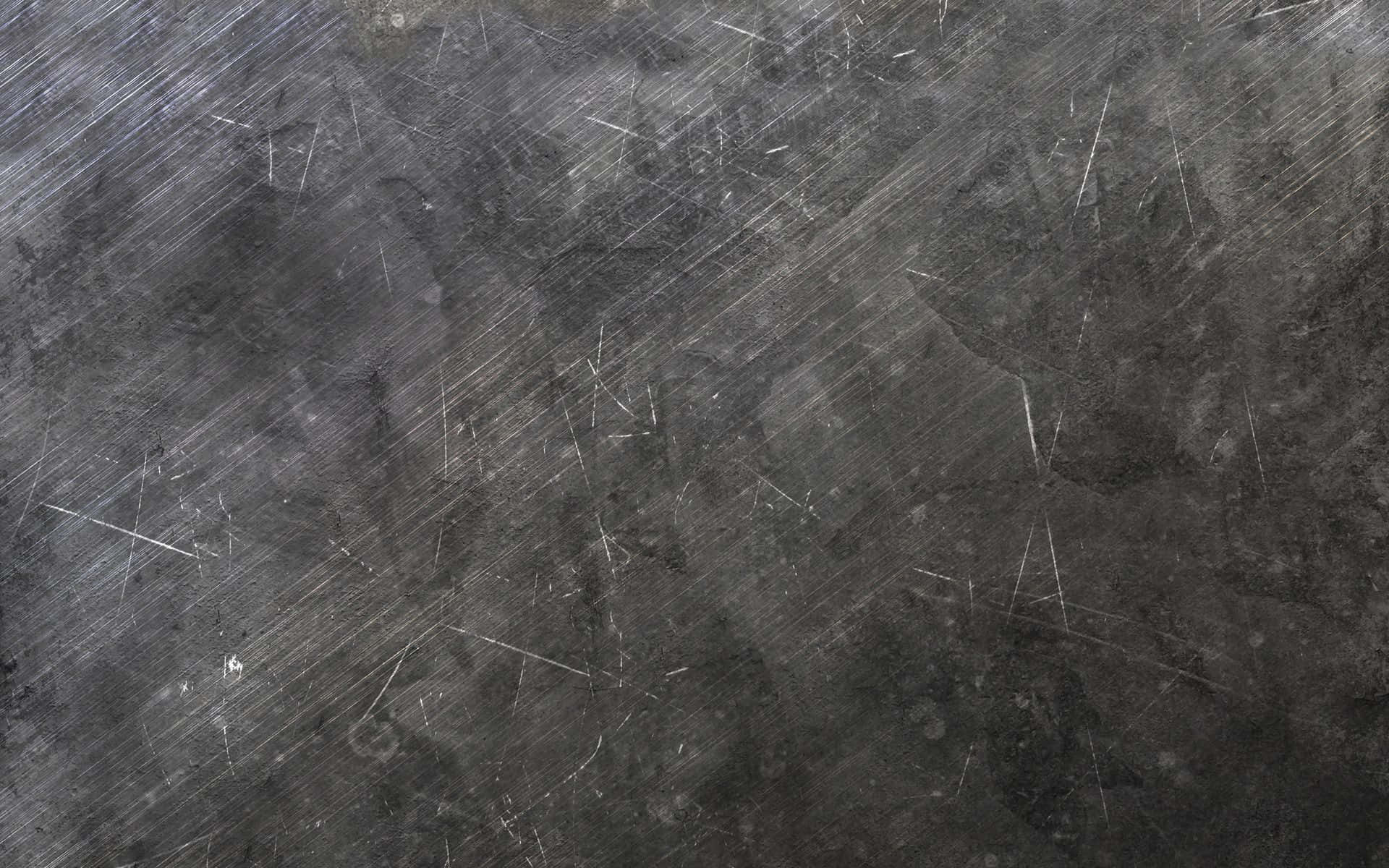 金屬質感 桌布 壁紙 — 深灰色金屬表面的特寫，上面佈滿對角線刮痕和磨損痕跡。