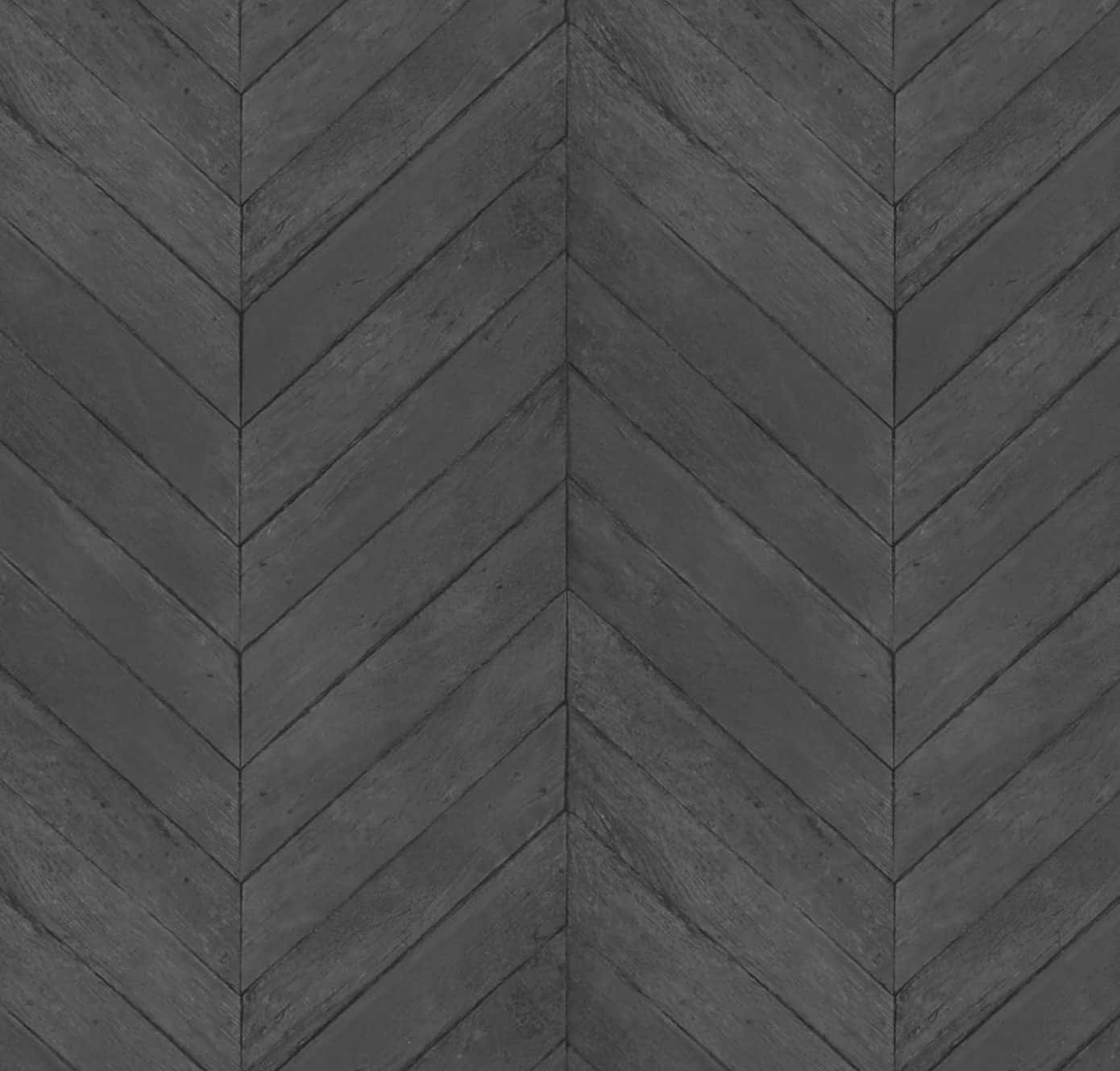 Shiplap 桌布 壁紙 — 深炭色木板以重複的人字形圖案排列，帶有可見的木紋和細微的紋理。