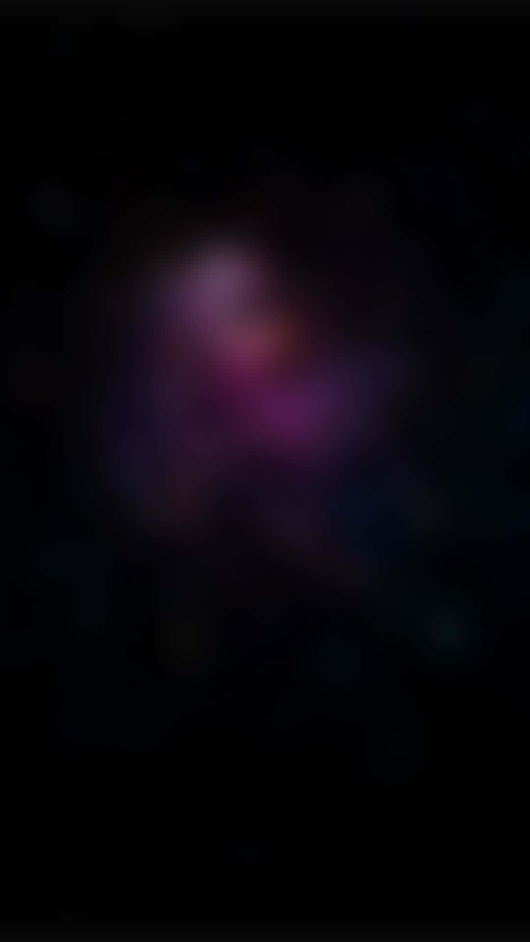 Black Blur 桌布 壁紙 — 深空中一團柔和發光的星雲，在黑色虛空中散發出紫色、粉紅色和藍色的色調。