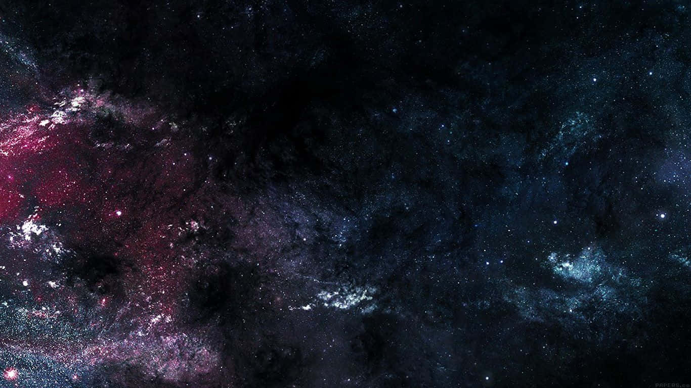 美學 桌布 壁紙 — 深空的宇宙景觀，展示出洋紅色和青色的鮮豔星雲，背景是星場。