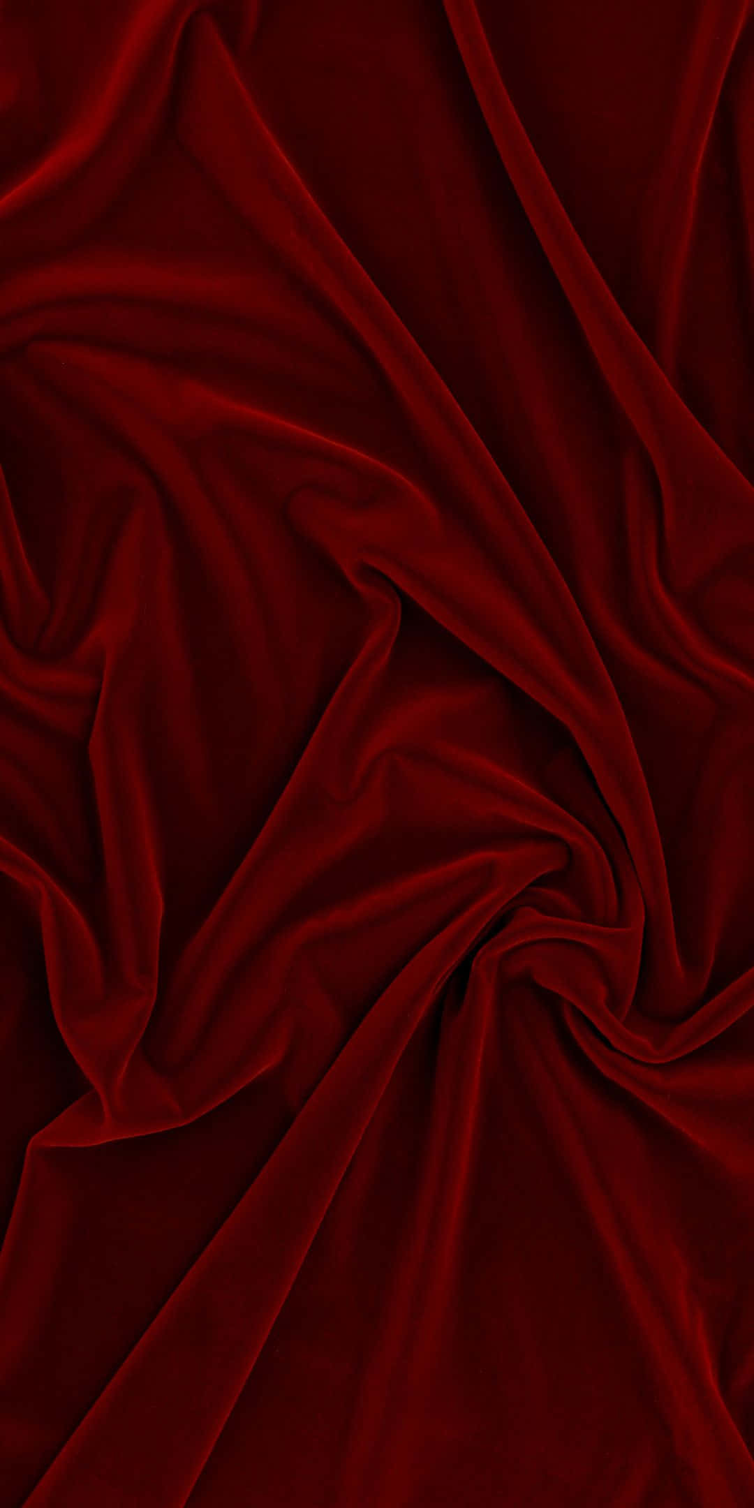 Red Texture 桌布 壁紙 — 深紅色天鵝絨布料，在均勻光線下呈現豐富褶皺和柔和光澤。
