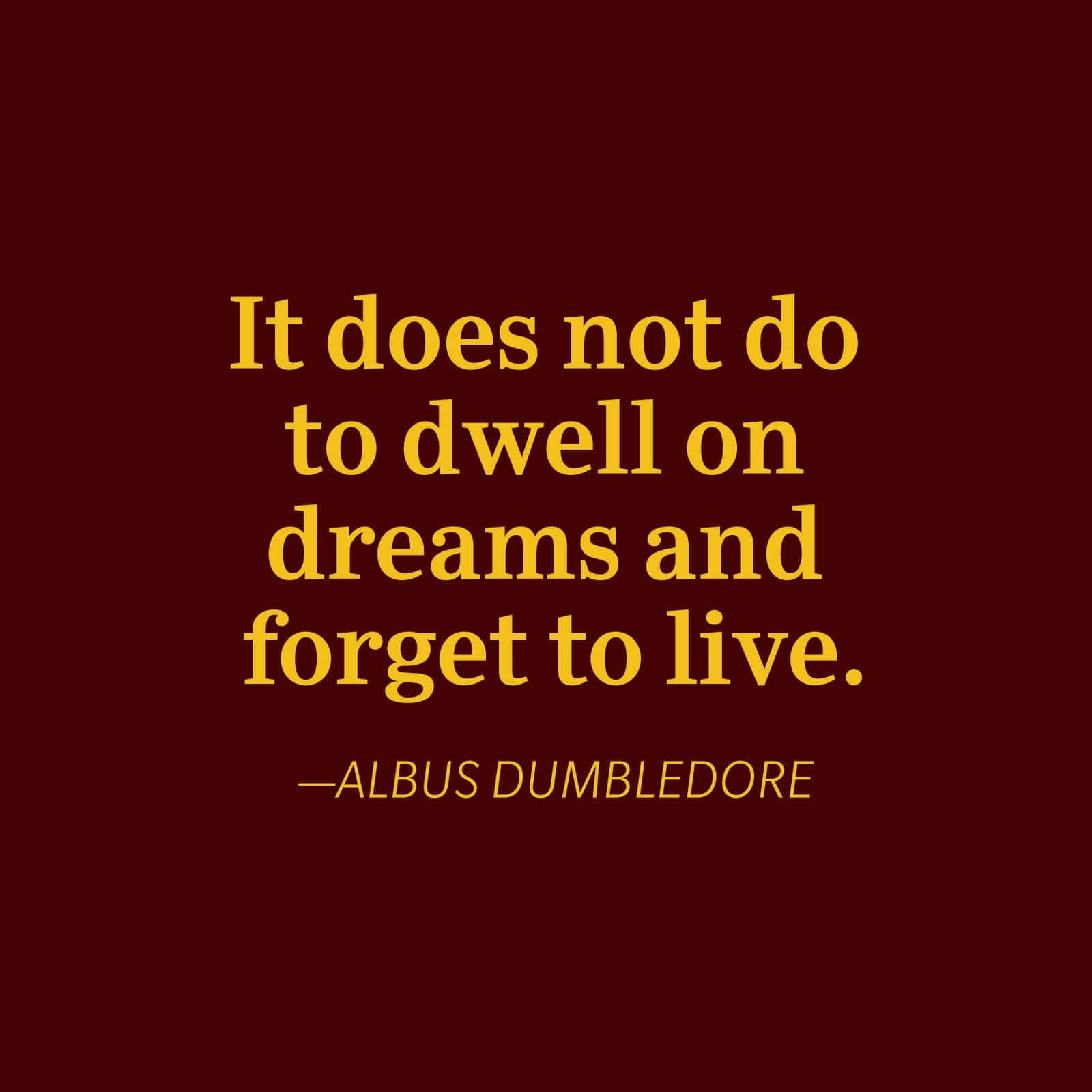 Harry Potter Quotes 桌布 壁紙 — 深紅色背景上粗體黃色文字顯示鄧不利多關於活在當下的名言。
