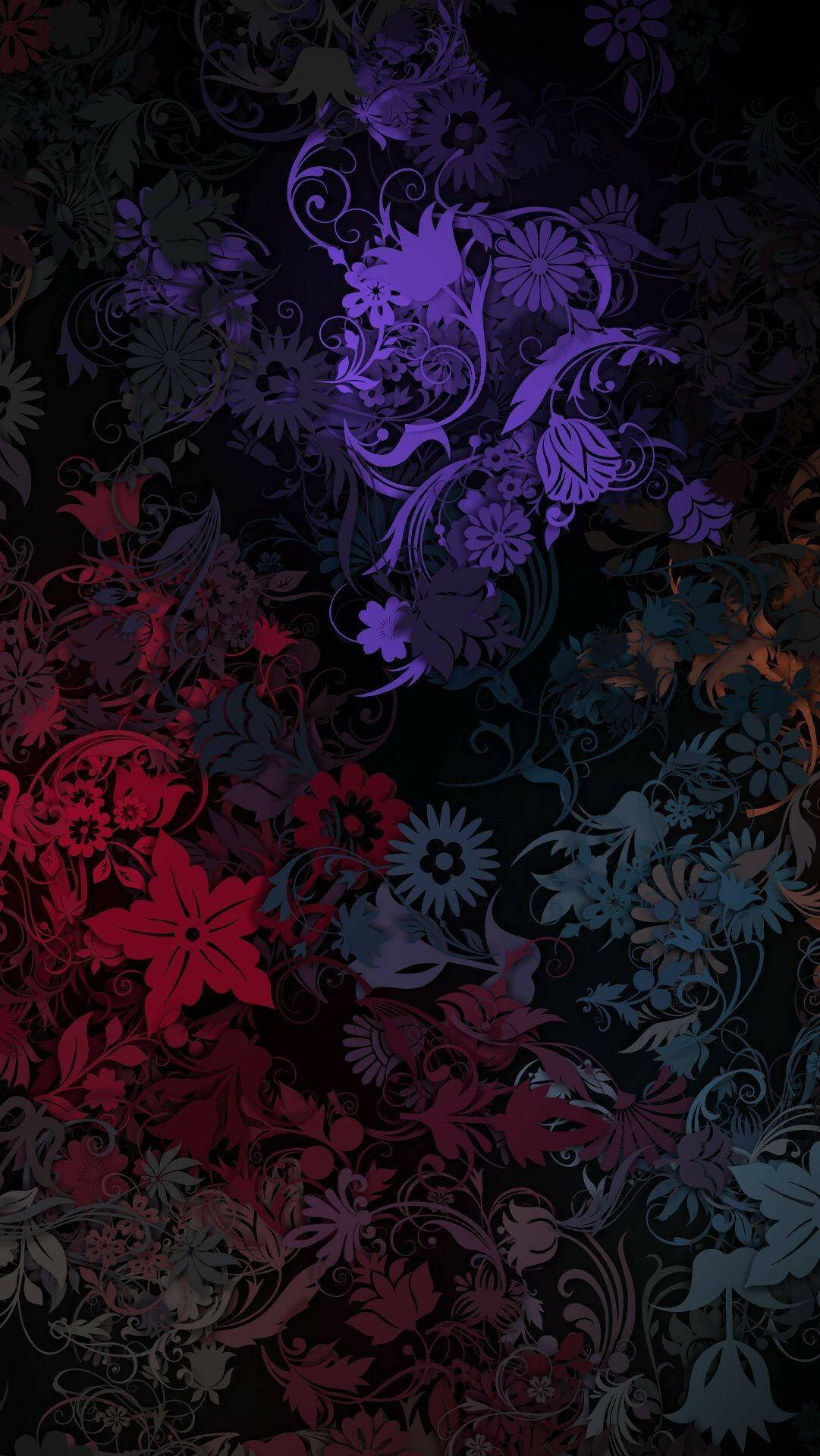 抽象藝術動圖 桌布 壁紙 — 深紫紅色和藍色的鮮豔花卉圖案在深色背景上旋轉，營造出優雅的抽象壁紙。