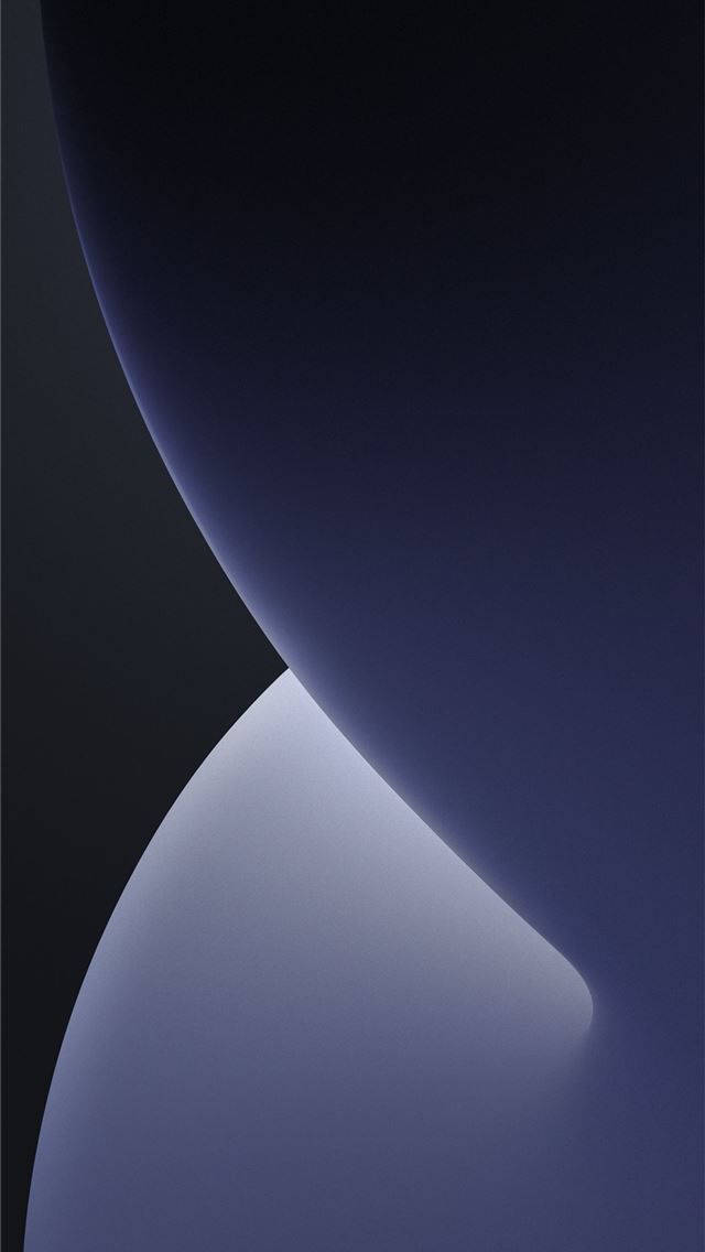 iPhone Stock 桌布 壁紙 — 深紫色和黑色的平滑彎曲形狀，搭配柔和發光的邊緣，營造出極簡抽象構圖。