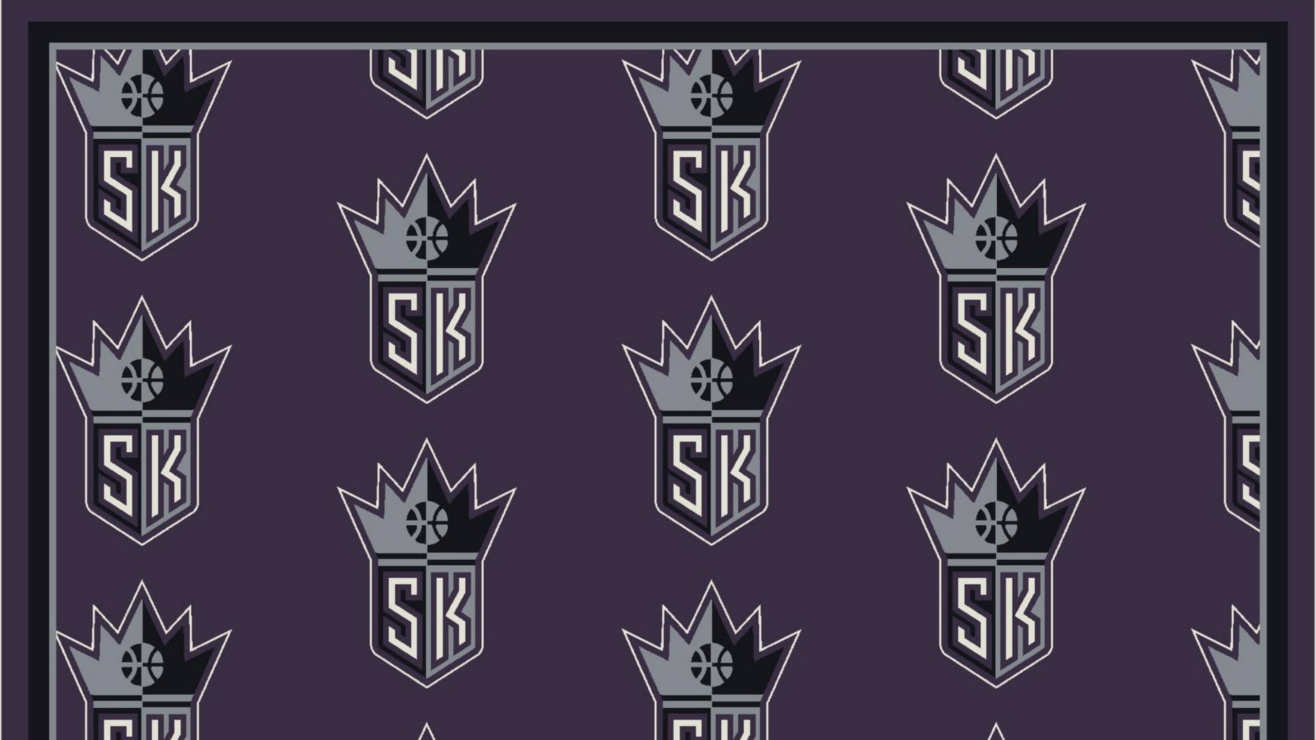 Sacramento 桌布 壁紙 — 深紫色背景上重複出現銀色和黑色的「SK」皇冠標誌，帶有細邊框。