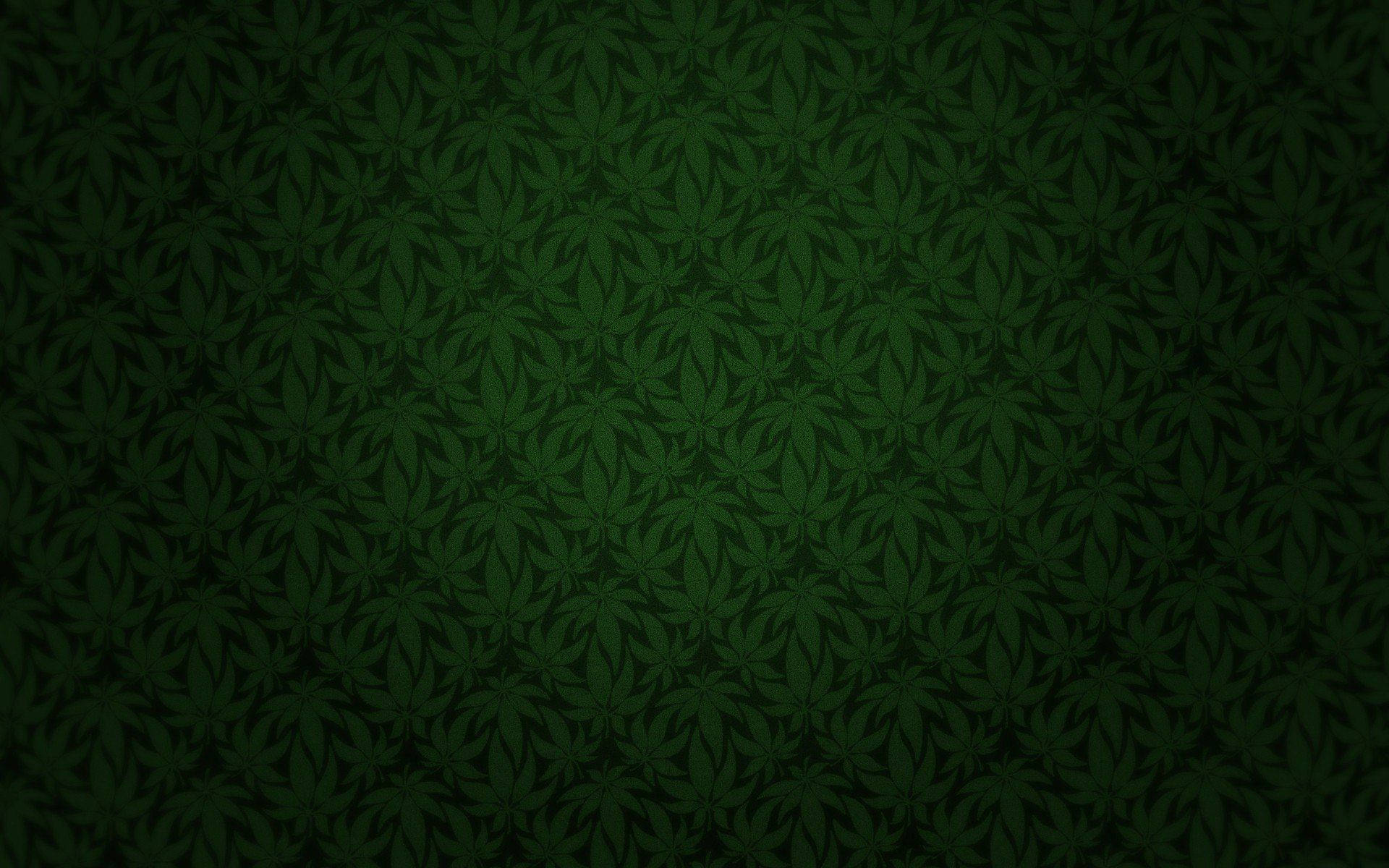 大麻 桌布 壁紙 — 深綠色大麻葉圖案壁紙，帶有柔和漸變和重複圖案。