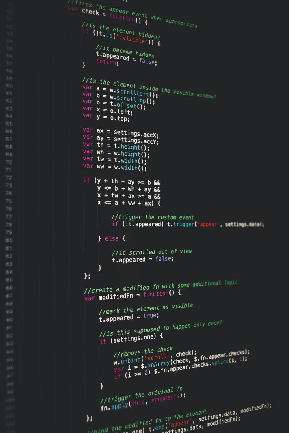 programming iPhone 桌布 壁紙 — 深色主題程式碼編輯器，在黑色背景上以綠色和白色顯示帶有語法高亮的 JavaScript。