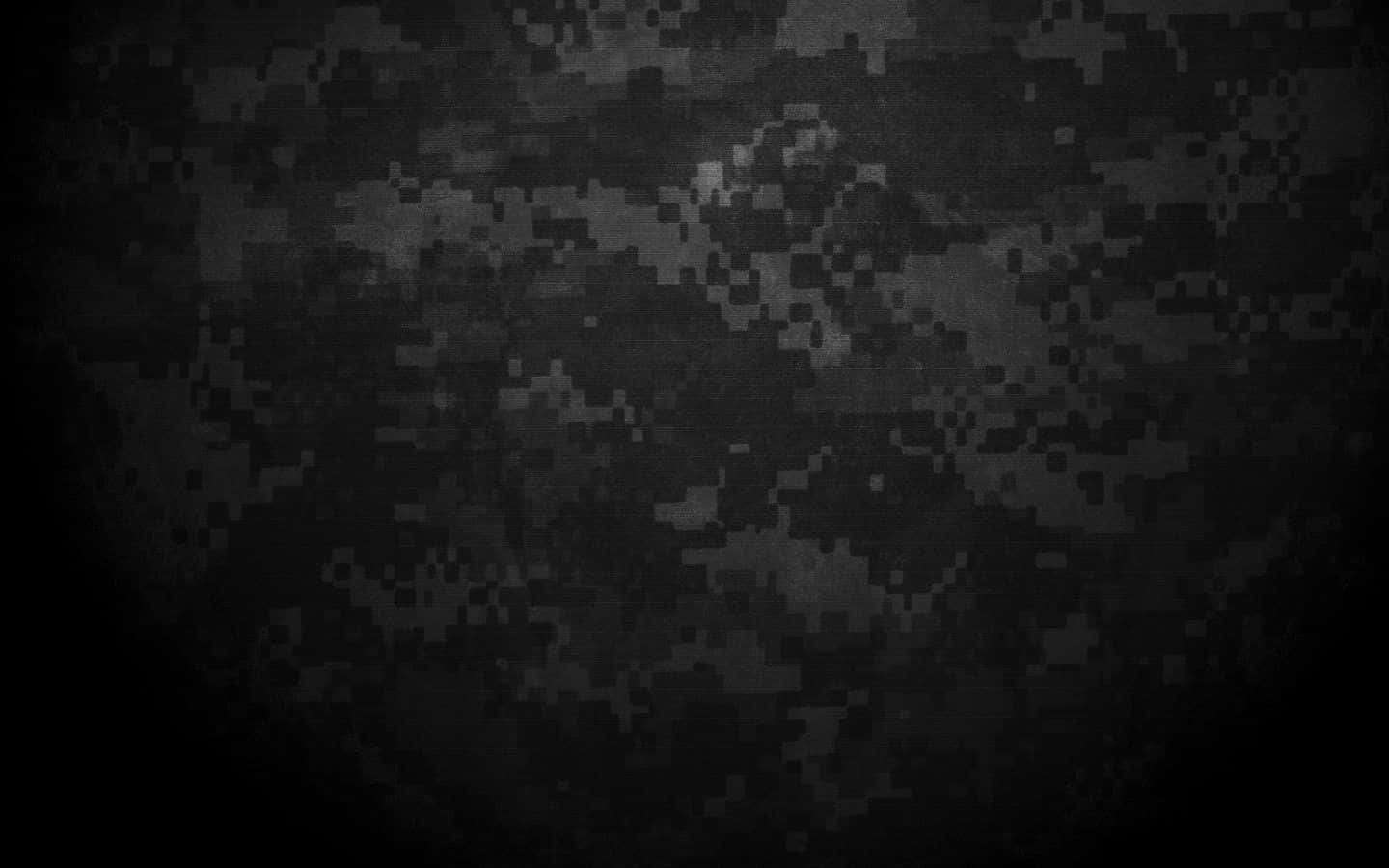 Tactical 桌布 壁紙 — 深色數位迷彩圖案，像素化方塊漸變至黑色邊緣。