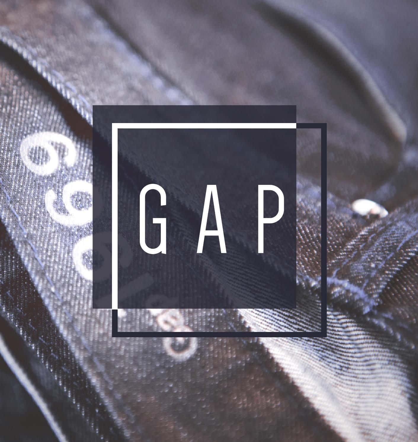 Gap 桌布 壁紙 — 深色牛仔褲特寫，白色「GAP」標誌居中於雙正方形框架內。
