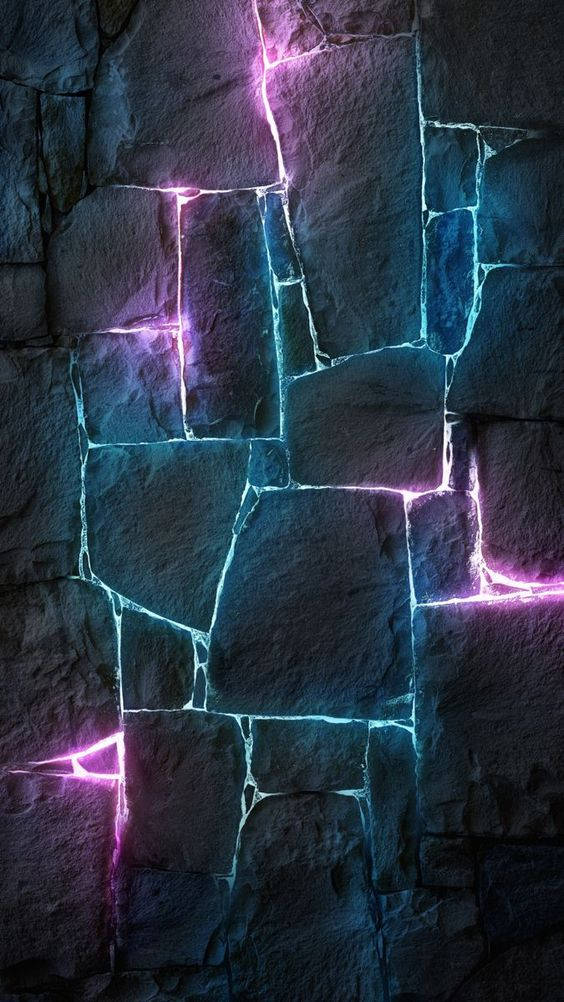 dark neon iPhone 桌布 壁紙 — 深色石牆裂開，充滿活力的霓虹紫色和青色電能沿著裂縫發光。