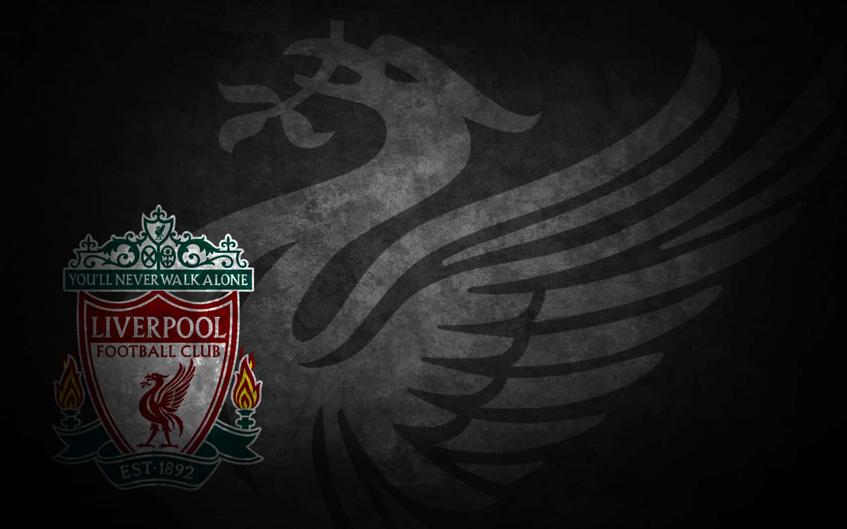 Liverpool Logo 桌布 壁紙 — 深色紋理壁紙，帶有利物浦足球俱樂部徽章，背景為大型風格化鳥類剪影。
