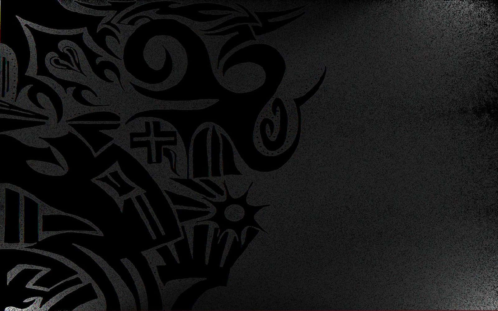 Tribal 桌布 壁紙 — 深色紋理壁紙，黑色背景上帶有金屬銀色的複雜部落圖案。