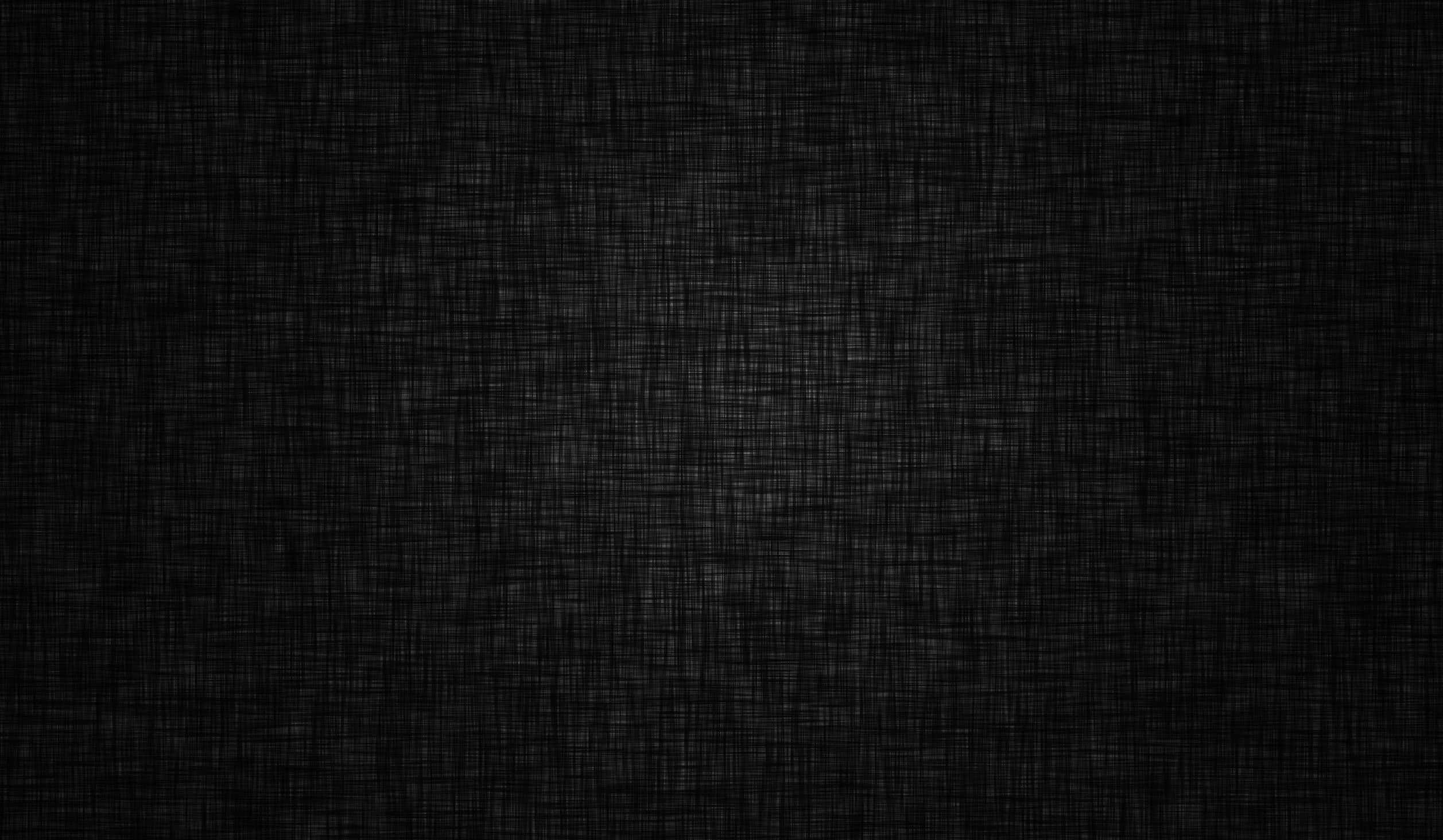 Dark Textured 桌布 壁紙 — 深色紋理布料的特寫，帶有細膩的編織圖案和柔和的光線變化。