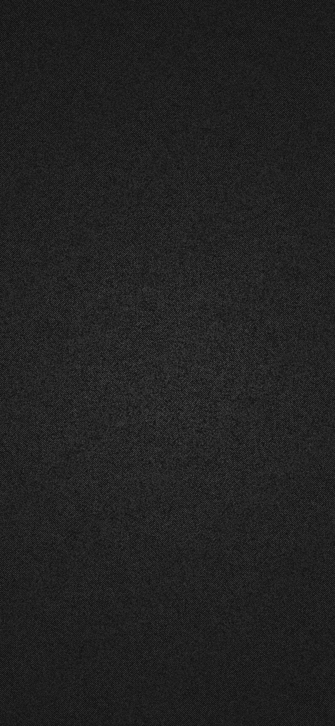 Dark Mode 桌布 壁紙 — 深色紋理布料的特寫，帶有細膩的編織圖案和柔和的顆粒細節。