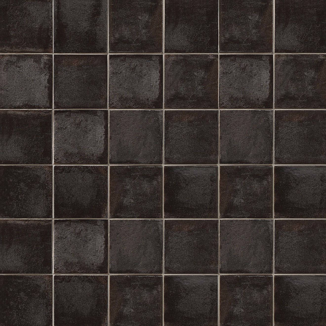 black textured 桌布 壁紙 — 深色紋理方形瓷磚，灰色填縫劑，以網格圖案排列。