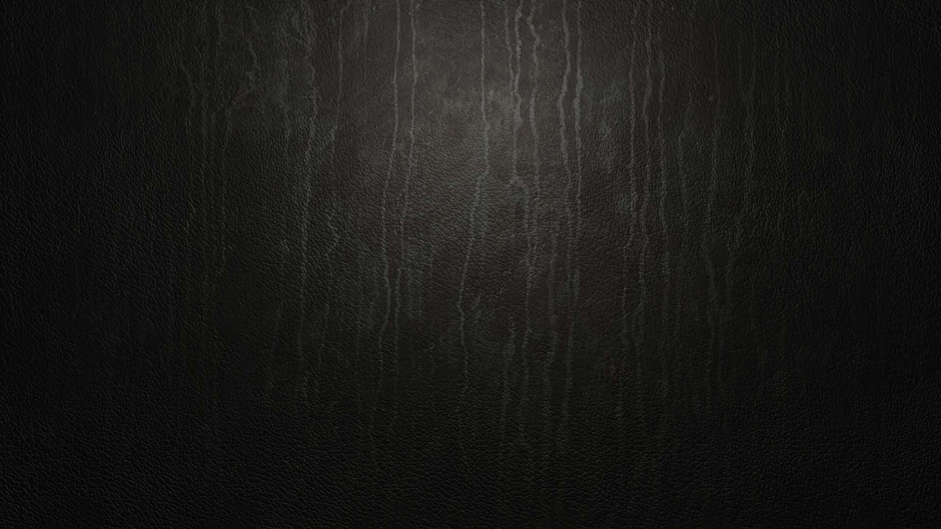 Leather 桌布 壁紙 — 深色紋理皮革表面，帶有微妙的垂直紋理圖案，由柔和的中間光線照亮。